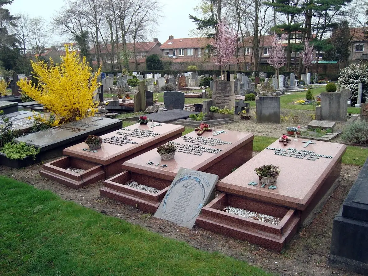 Foundation Rk St. Barbara Cemetery in Hilversum in Hilversum