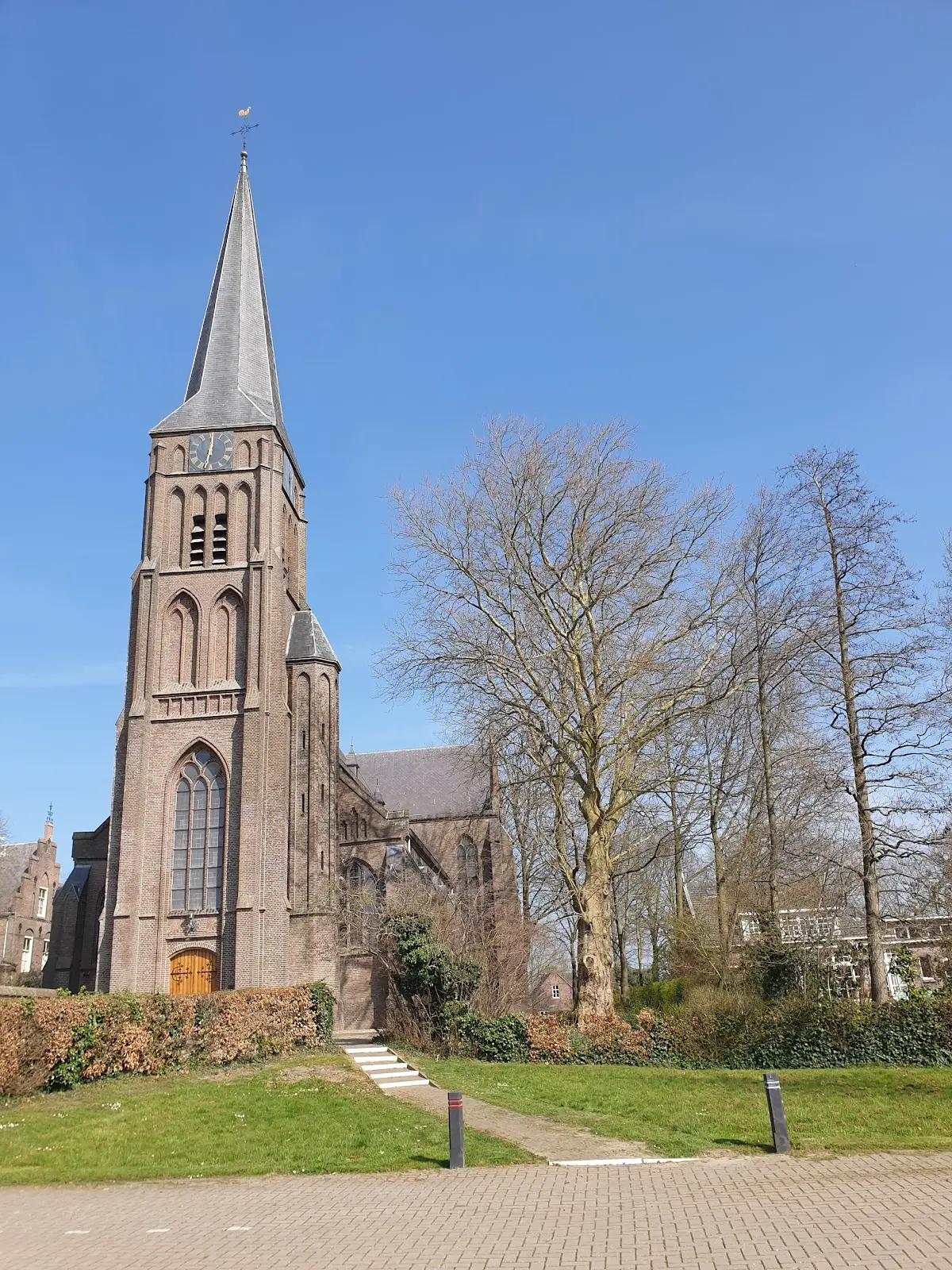 R.K. H.H. Petrus en Pauluskerk in Varik