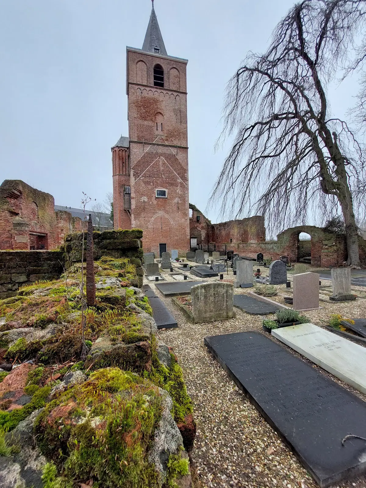 Oude Kerk en Begraafplaats de Oude Toren in Warmond