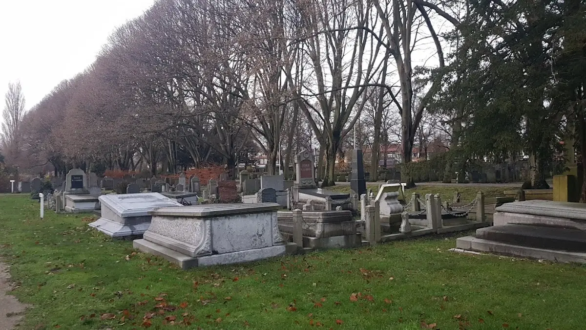 Cemetery Emaus in Vlaardingen
