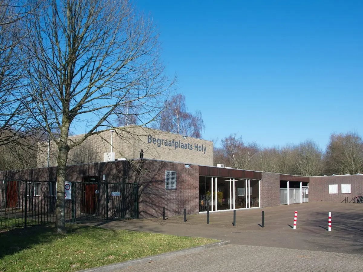 Foto van Holy burial
