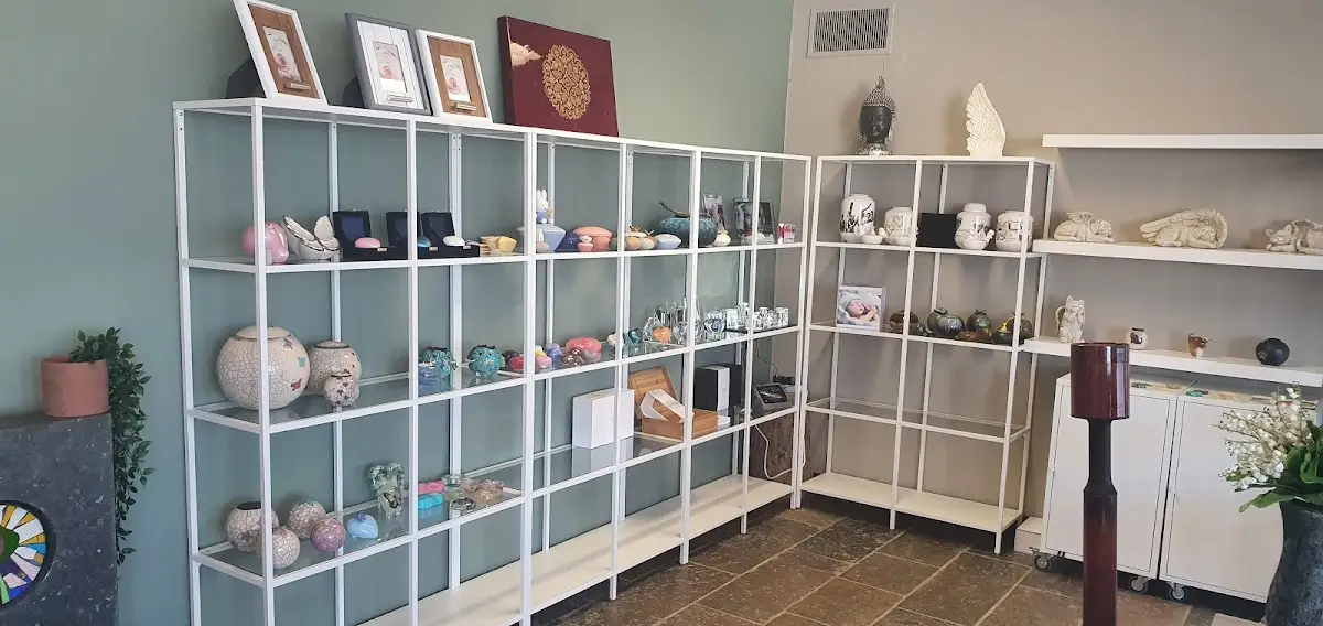 Foto van Uitvaartwinkel Deventer - Gedenksieraden - Urnen